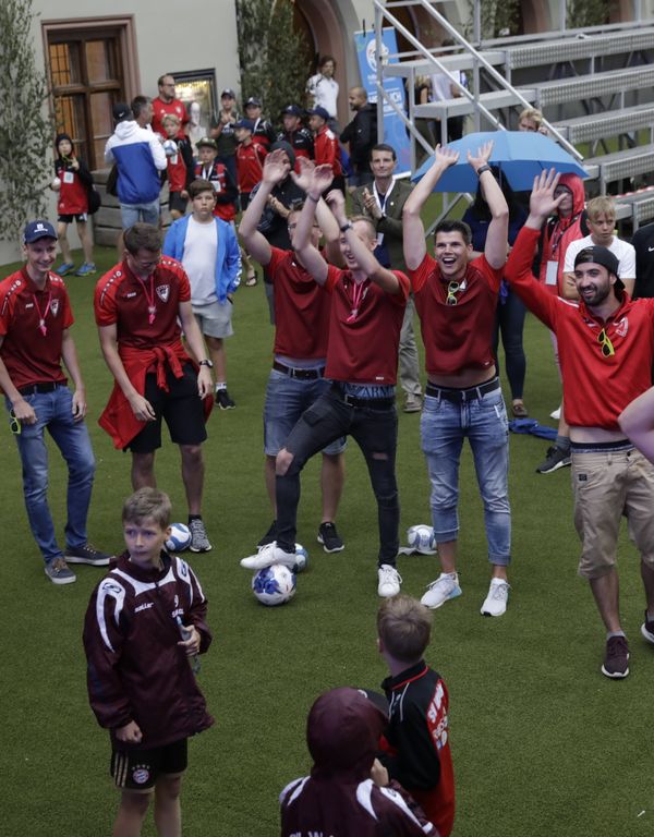 eFootball: Halbfinale & Finale